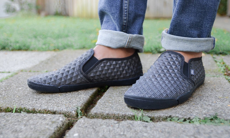 Marten - Black 3D Prism